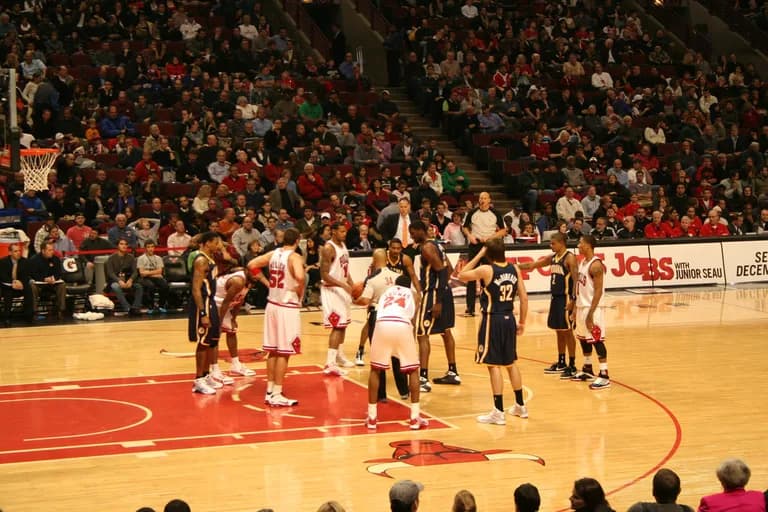Bulls Pacers jump ball at FT line